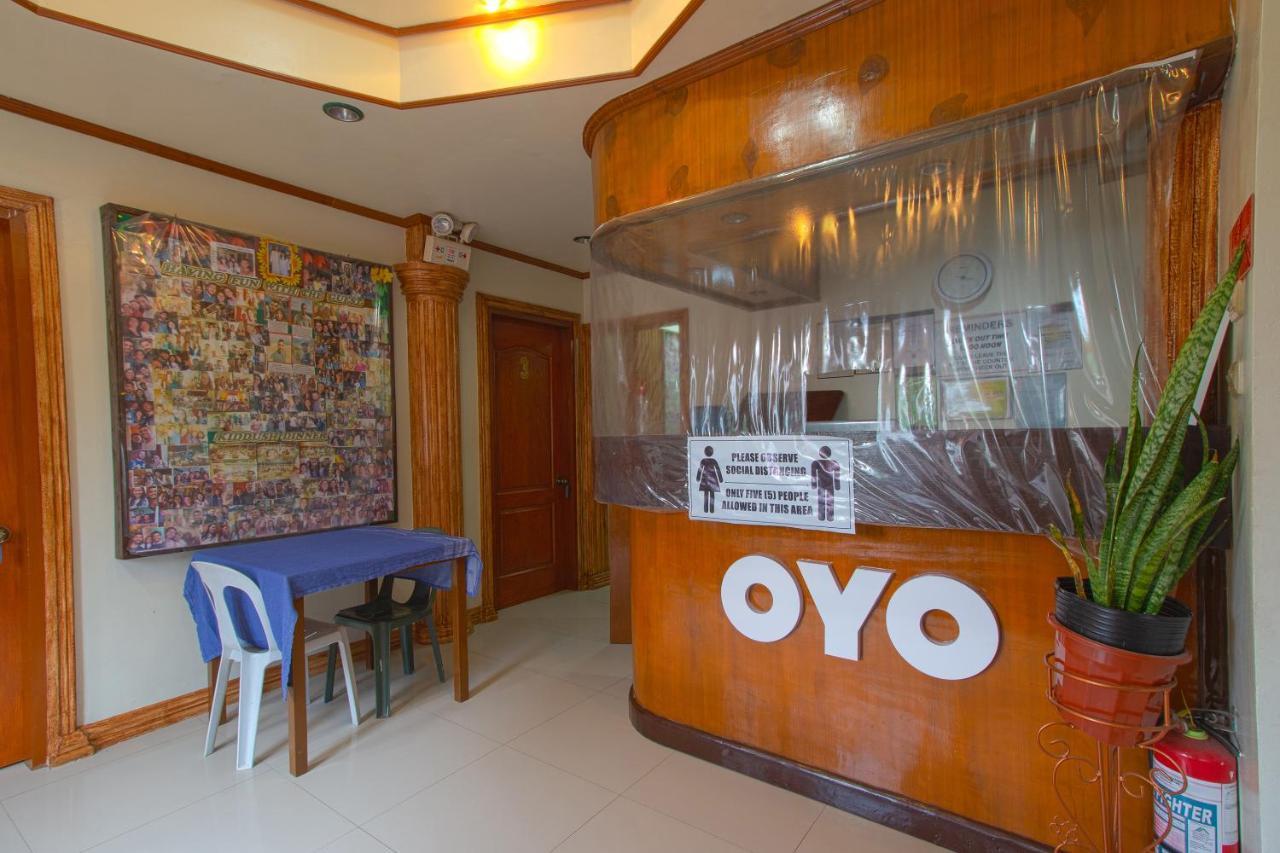 Oyo 788 Lisa'S Guesthouse Moalboal Buitenkant foto