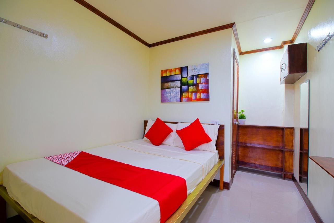 Oyo 788 Lisa'S Guesthouse Moalboal Buitenkant foto